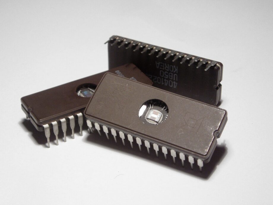 Puces memoire a circuits integres, illustration du stockage de donnees