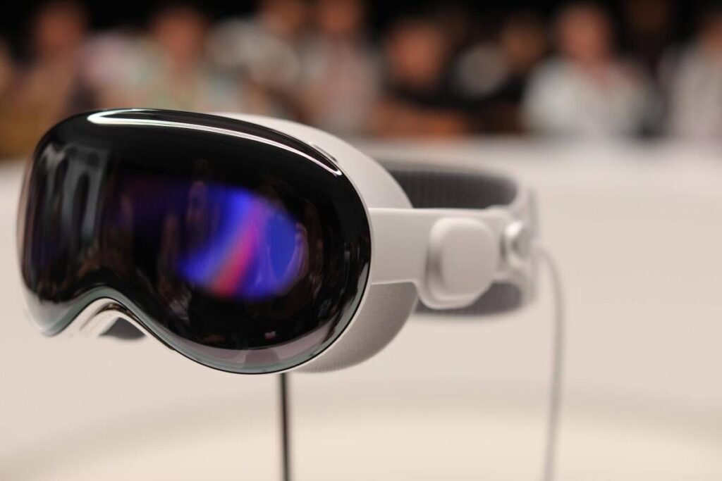 Pourquoi OpenAI vole le patron du Vision Pro à Apple