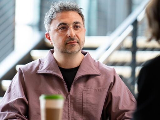 Mustafa Suleyman recule : l’IA automatise les tâches, pas les jobs