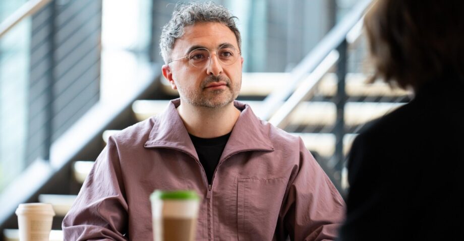 Mustafa Suleyman recule : l’IA automatise les tâches, pas les jobs