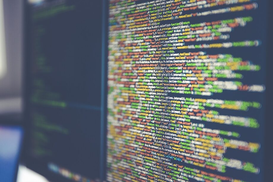 Les agents IA triplent les pull requests fusionnées chez GM