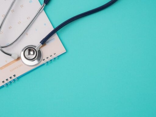 Blue Cross impute 942 millions de dollars à l'IA des hôpitaux