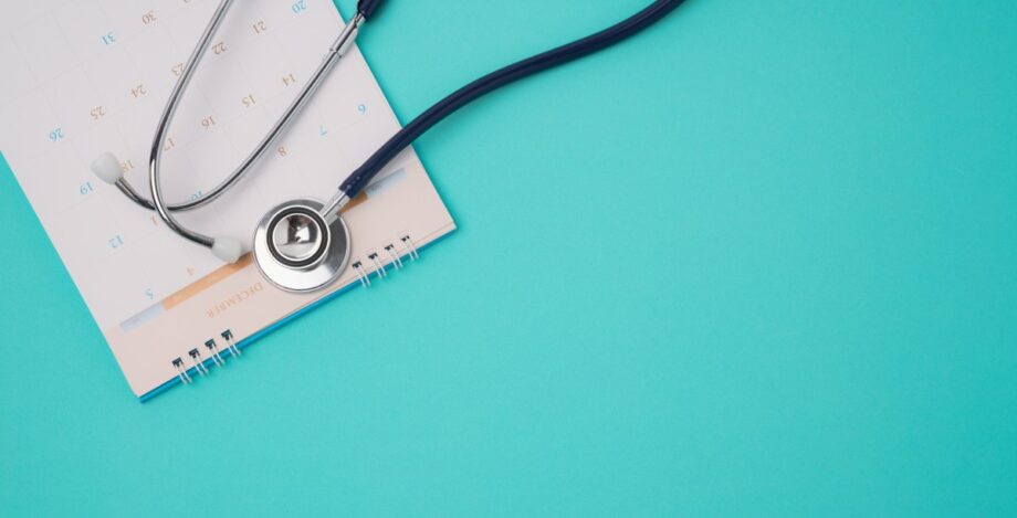Blue Cross impute 942 millions de dollars à l'IA des hôpitaux