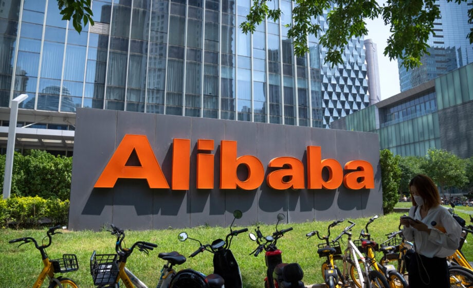 Alibaba dégaine sa puce Zhenwu V900 avant le sommet Trump-Xi