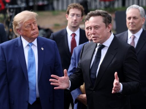 Trump rebaptise l'IA et donne la main au renseignement