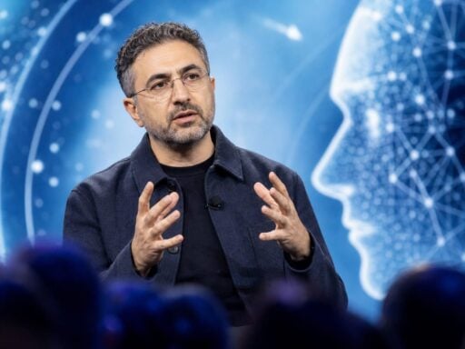 Suleyman affirme battre OpenAI avec un quart du calcul