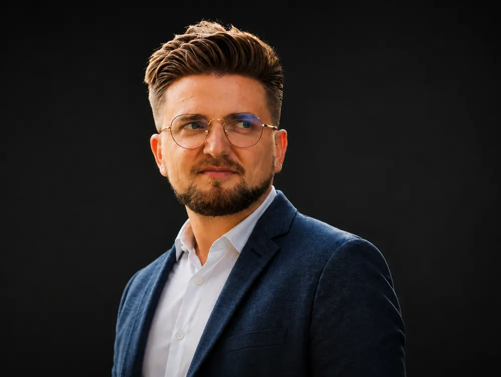 Portrait de Thibault Monteiro, ingénieur et chroniqueur en intelligence artificielle